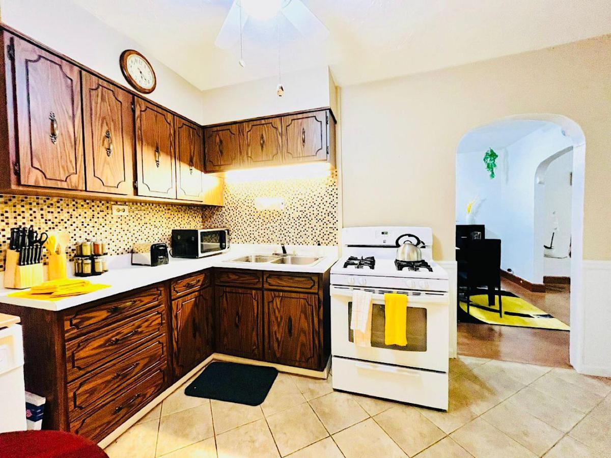 The Amber Retreat - Brooklyn Centre Comfort - Charming Space For Families, Couples & Business Travelers Near Downtown - With 300Mb Wifi, Parking & Self Check-In Клівленд Екстер'єр фото