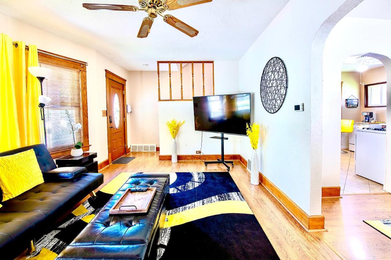 The Amber Retreat - Brooklyn Centre Comfort - Charming Space For Families, Couples & Business Travelers Near Downtown - With 300Mb Wifi, Parking & Self Check-In Клівленд Екстер'єр фото