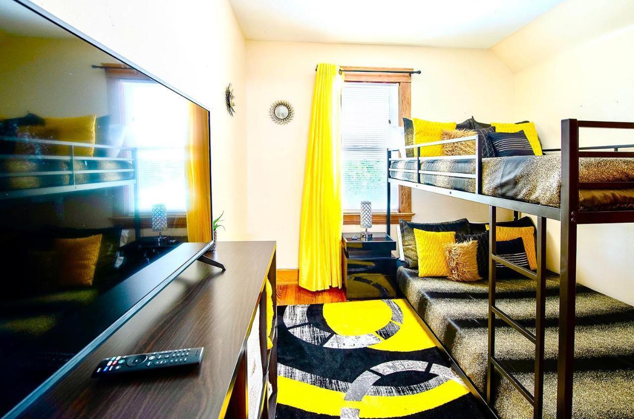The Amber Retreat - Brooklyn Centre Comfort - Charming Space For Families, Couples & Business Travelers Near Downtown - With 300Mb Wifi, Parking & Self Check-In Клівленд Екстер'єр фото