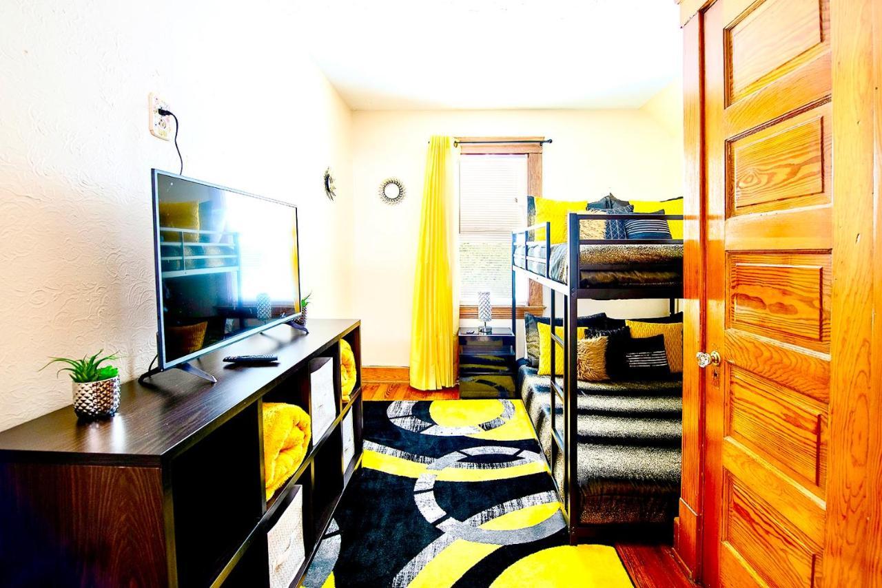 The Amber Retreat - Brooklyn Centre Comfort - Charming Space For Families, Couples & Business Travelers Near Downtown - With 300Mb Wifi, Parking & Self Check-In Клівленд Екстер'єр фото