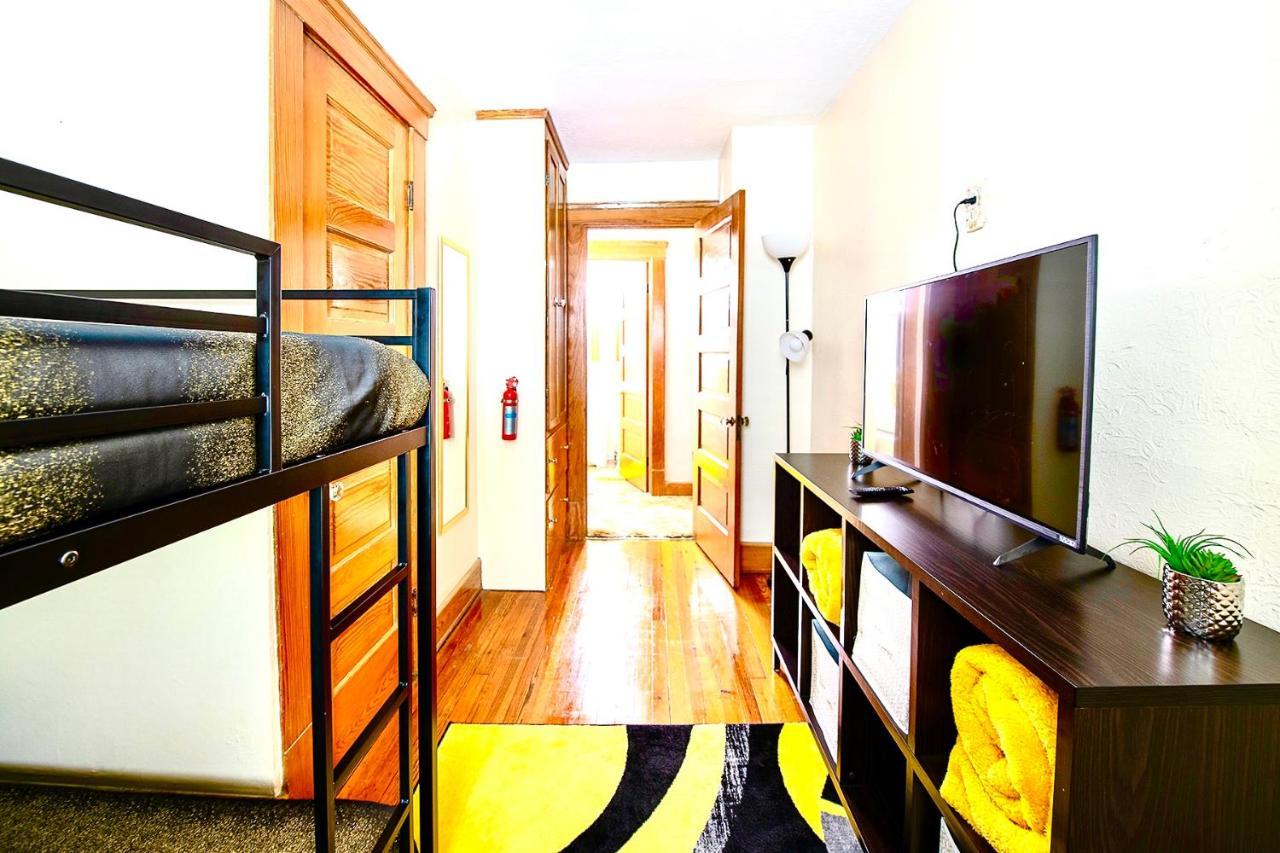 The Amber Retreat - Brooklyn Centre Comfort - Charming Space For Families, Couples & Business Travelers Near Downtown - With 300Mb Wifi, Parking & Self Check-In Клівленд Екстер'єр фото