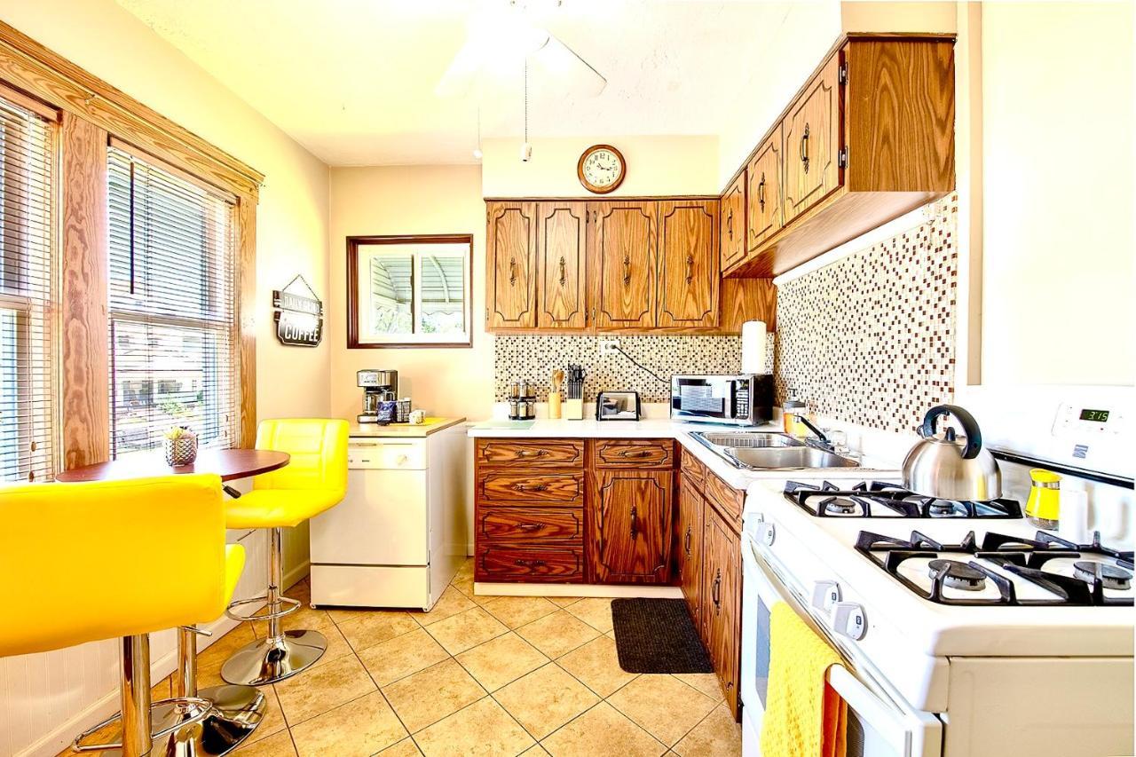 The Amber Retreat - Brooklyn Centre Comfort - Charming Space For Families, Couples & Business Travelers Near Downtown - With 300Mb Wifi, Parking & Self Check-In Клівленд Екстер'єр фото
