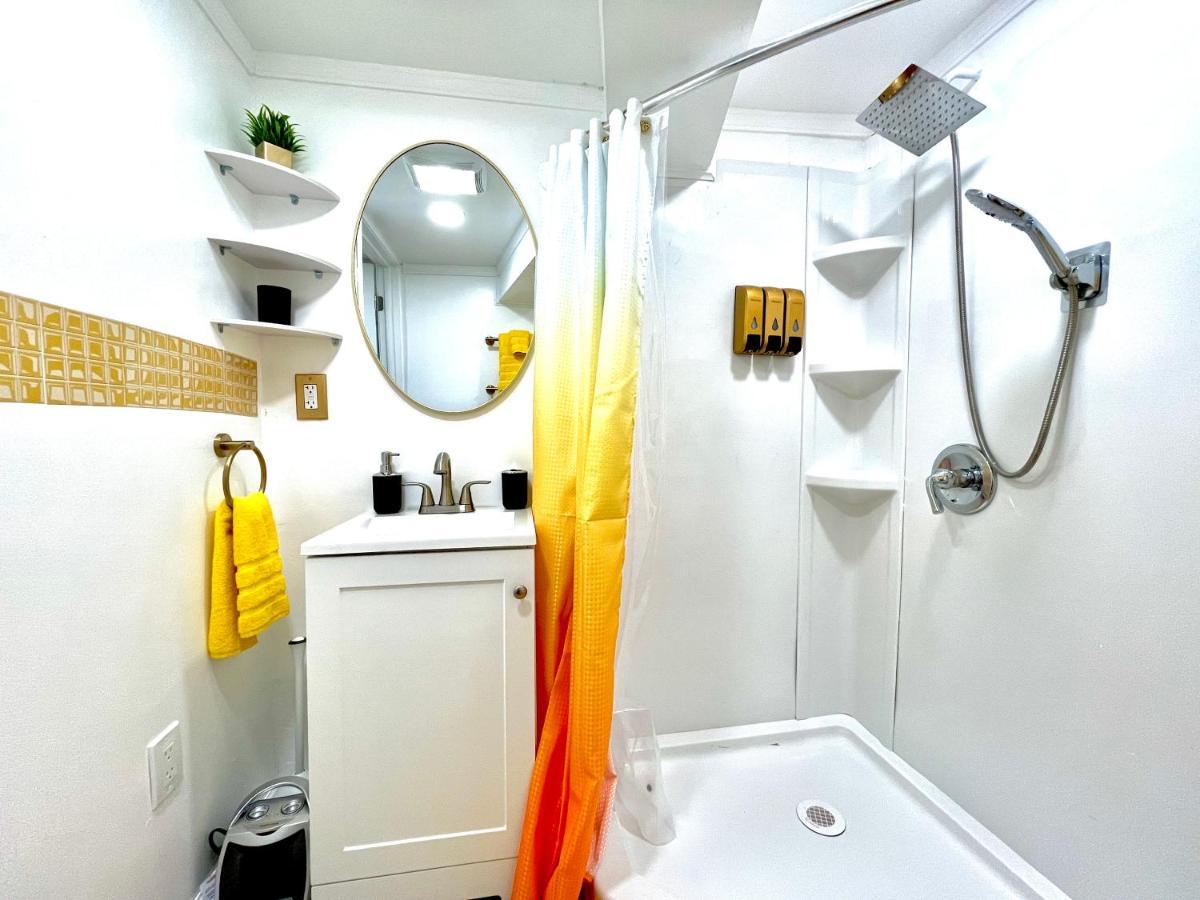 The Amber Retreat - Brooklyn Centre Comfort - Charming Space For Families, Couples & Business Travelers Near Downtown - With 300Mb Wifi, Parking & Self Check-In Клівленд Екстер'єр фото